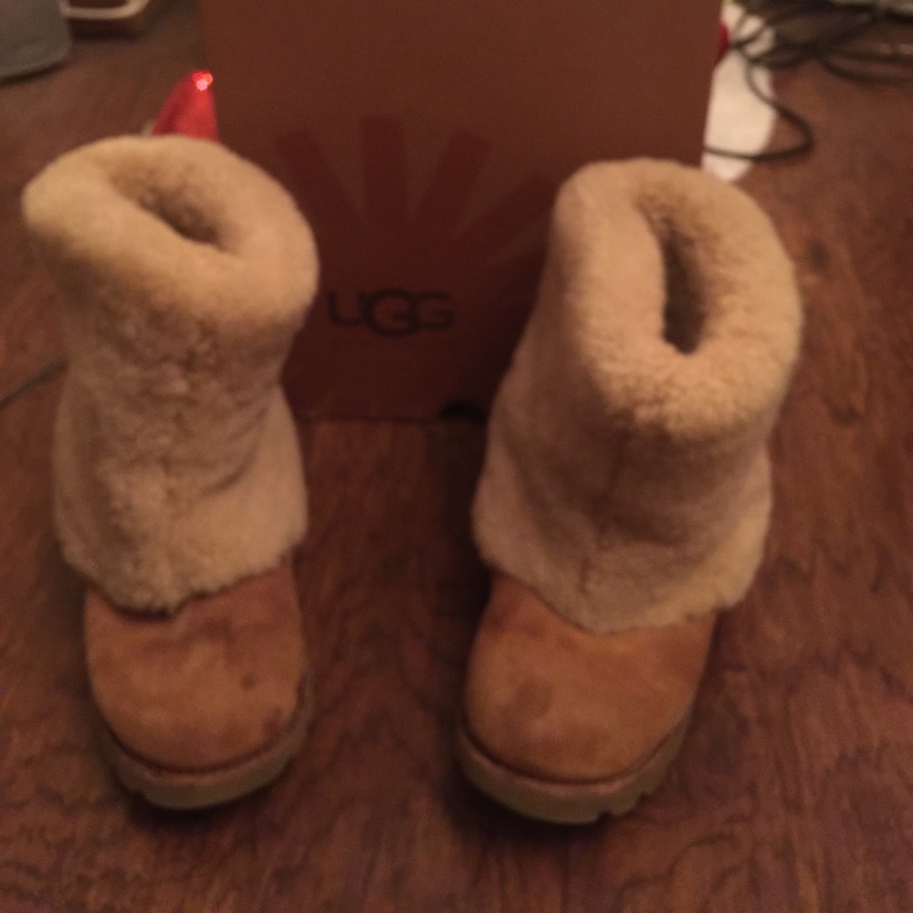 Ugg sheepskin chestnut size 7